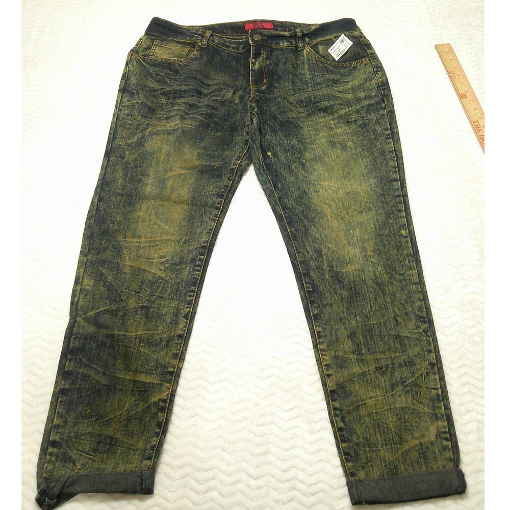 DAZL Women's Size 16 Jeans NWT Distressed Acid Wash Blue Denim Straight Leg